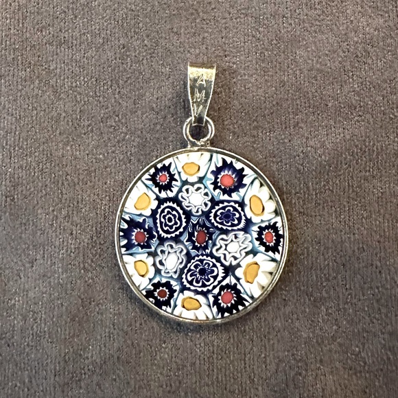 Gorgeous Flower Daisy Pendant - Picture 8 of 8